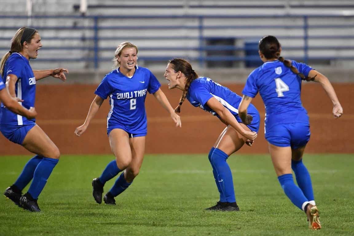 Players on 博彩网址大全's women's soccer team celebrate at the Thursday game against Loyola Chicago, which ended in a tie. 